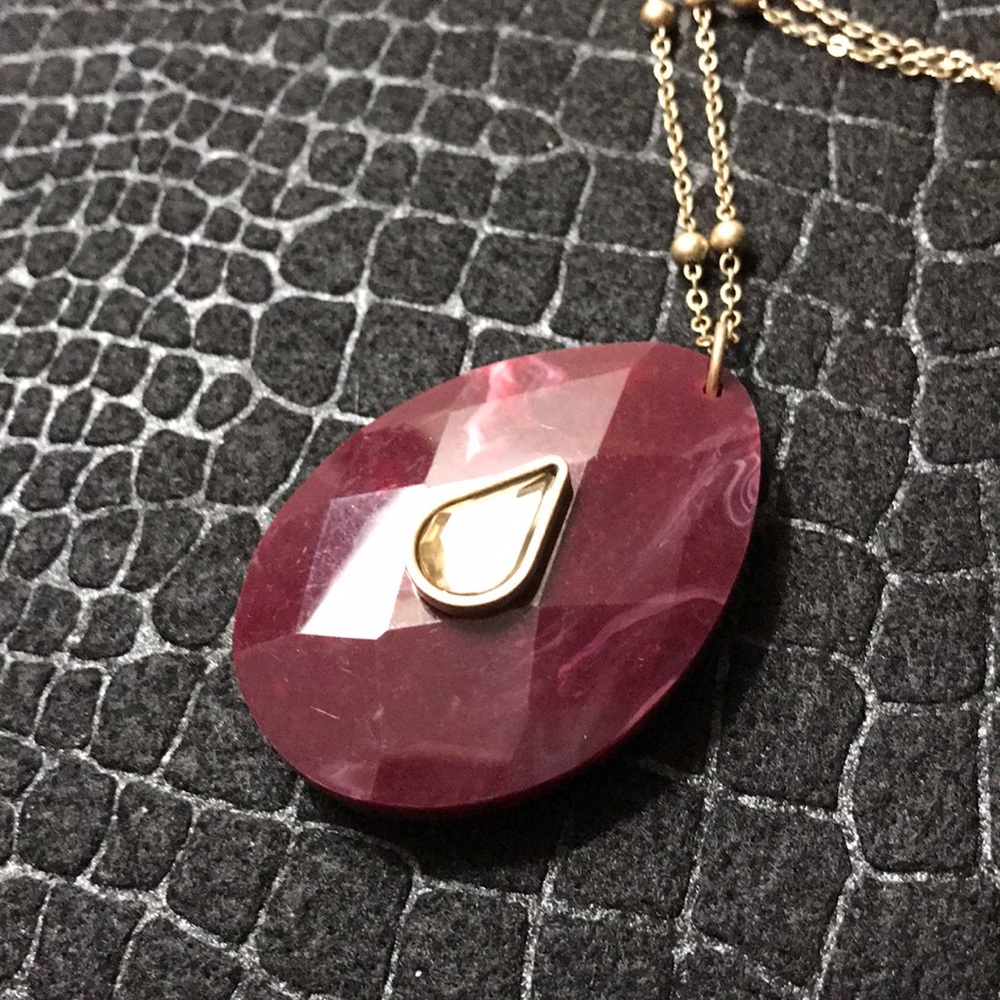 Beautiful Faceted Resin Necklace - Picture 2 of 3